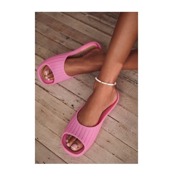 Free People Wabi Slides. - Picture 3 of 8